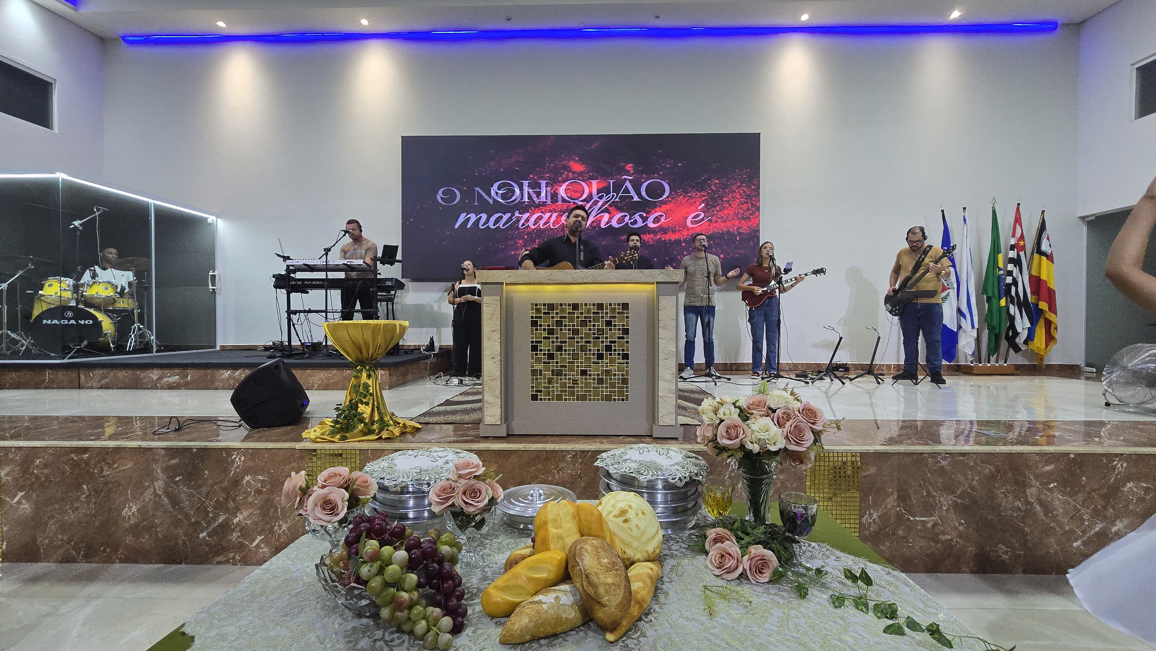 Momentos de Adoração e Louvor